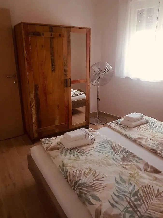 Apartmani Tin Starigrad Paklenica