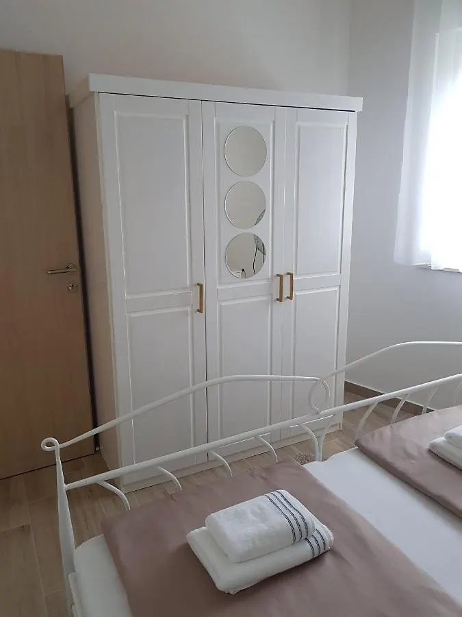 Appartement Apartmani Tin Starigrad Paklenica